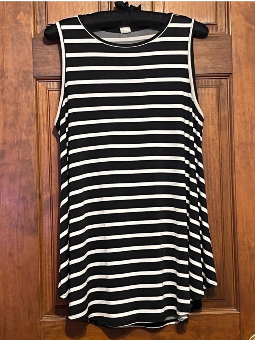 BELLAMIE BLACK AND WHITE STRIPED SLEEVELESS TOP/SWIMSUIT COVERUP SIZE MEDIUM - Picture 6 of 8